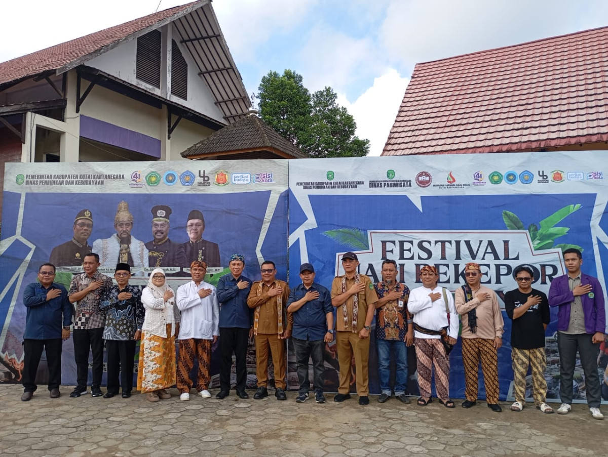 Momen Foto bersama usai pembukaan Festival Nasi Bekepor (Aspirasi Kaltim)