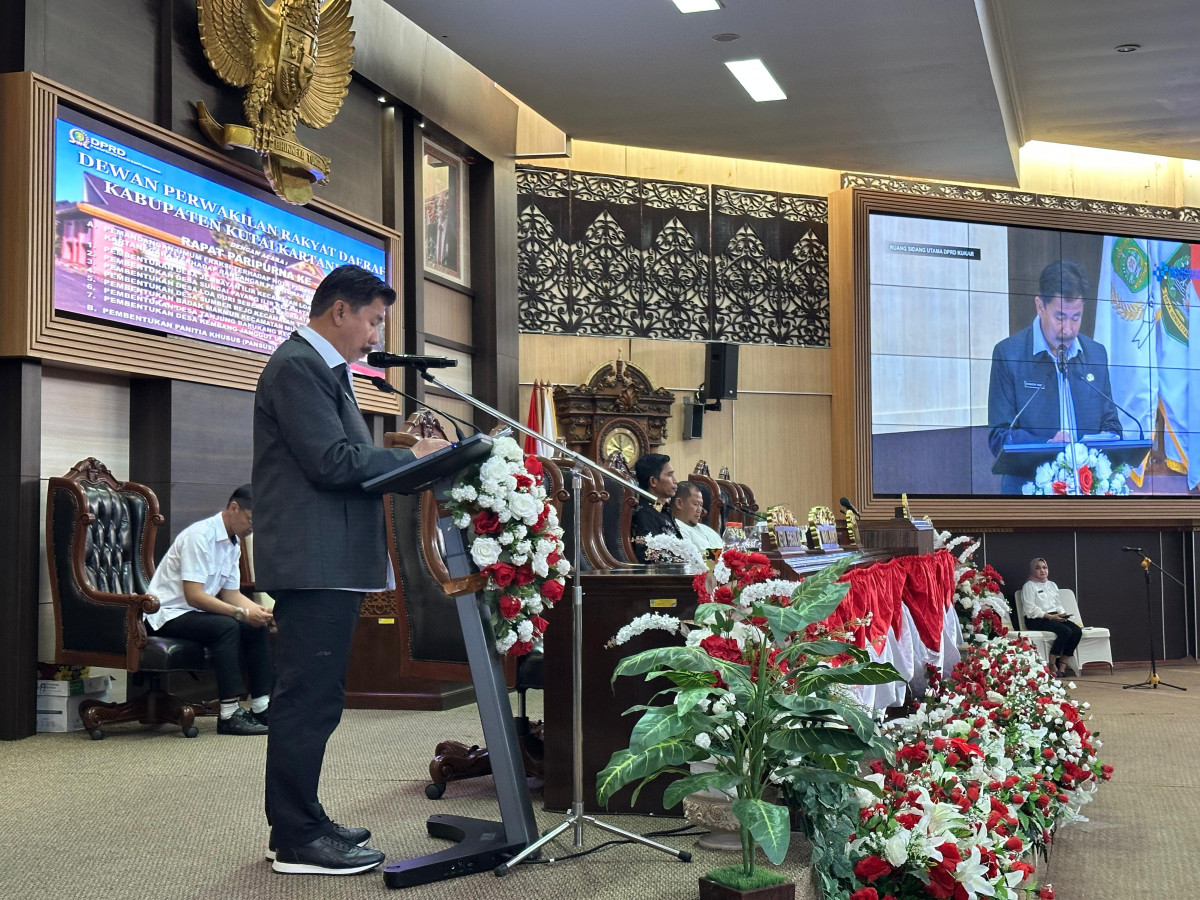 Sekda Kukar Sunggono, mewakili Bupati Kukar Edi Damansyah, saat mengikuti kegiatan Rapat Paripurna ke-10 DPRD (Aspirasi Kaltim)