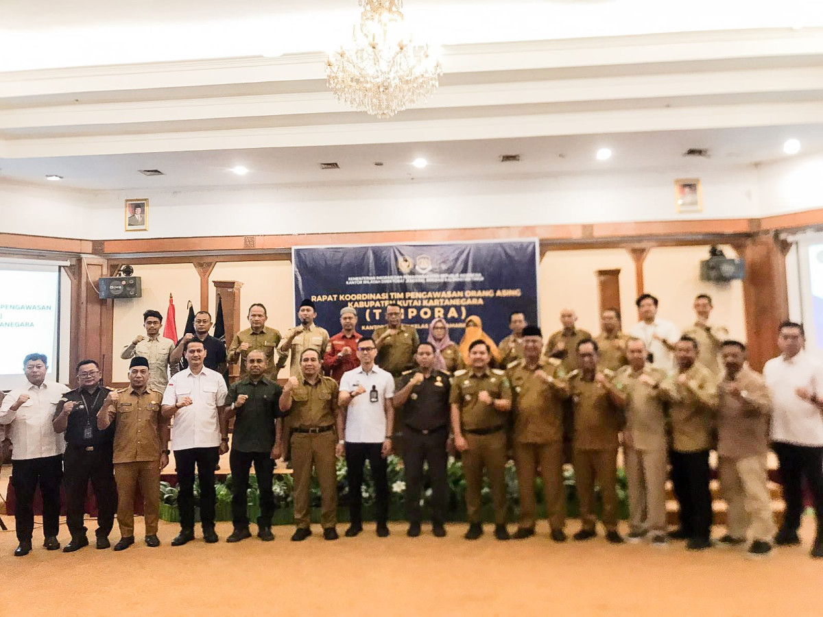  : Foto bersama pada kegiatan rapat koordinasi tim pengawasan orang asing (Aspirasi Kaltim)
